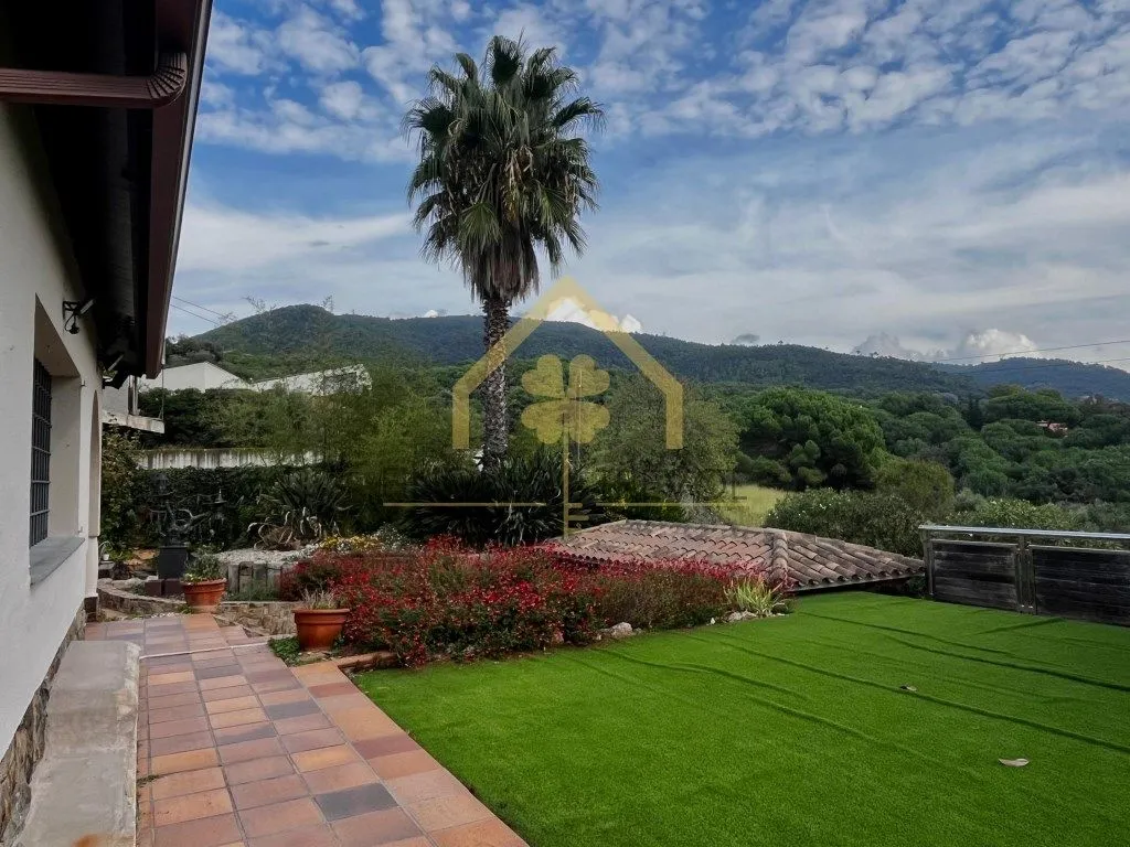 Garden - Luxury House with Pool in La Garriga