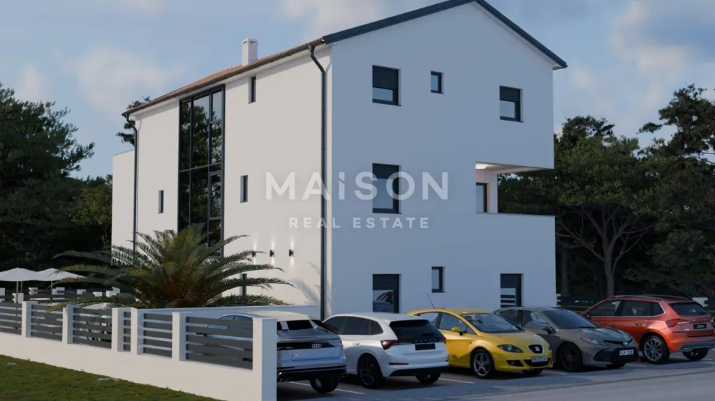 Three-Bedroom Apartment with Private Pool in Kolan