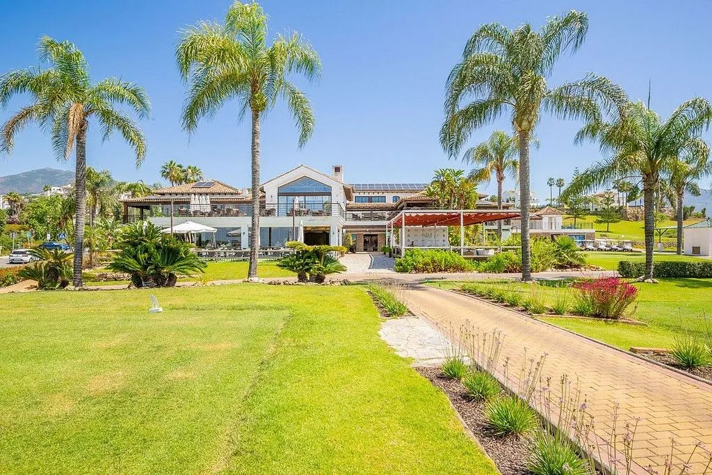 Aed - Duplex with Golf View in Benahavís