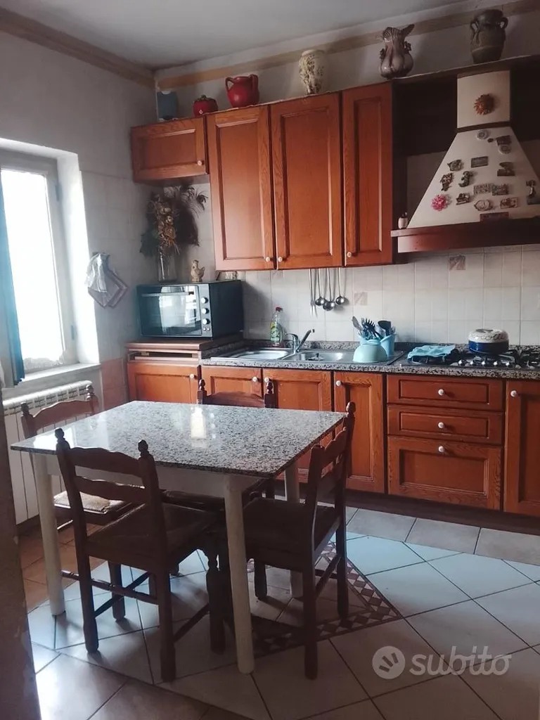 Köök - Three-Bedroom Apartment with Balcony in Via Rivocati
