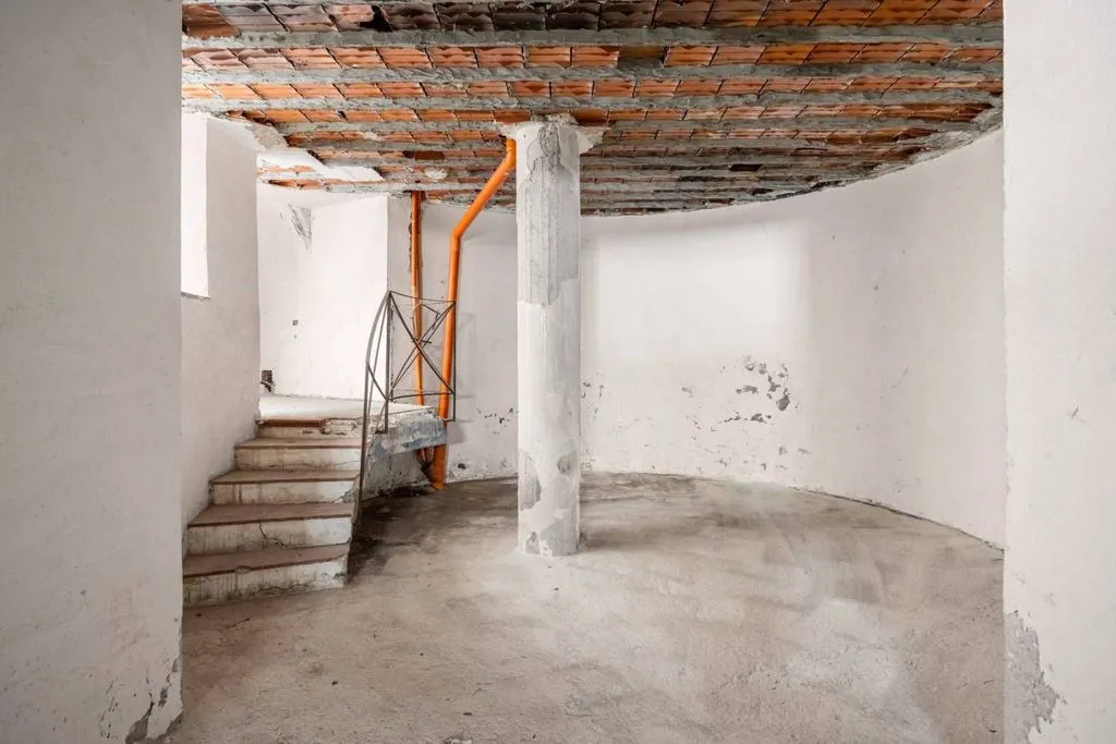 Pièces - Beachfront Villa with Historic Character in Palermo