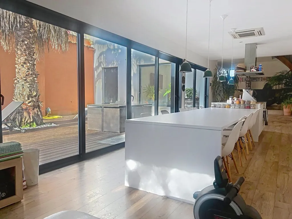 Köök - House with Pool and Terrace in Marmande
