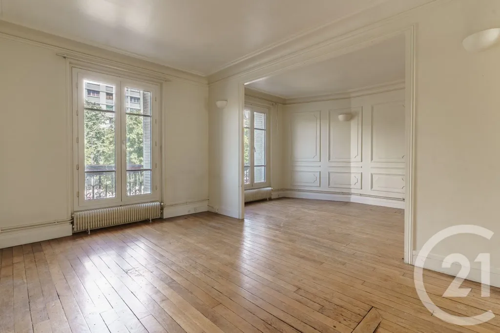 Séjour - Appartement Familial avec Moulures à Paris 19ème