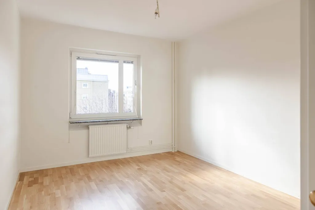 Modern Flat with South-Facing Balcony in Norr