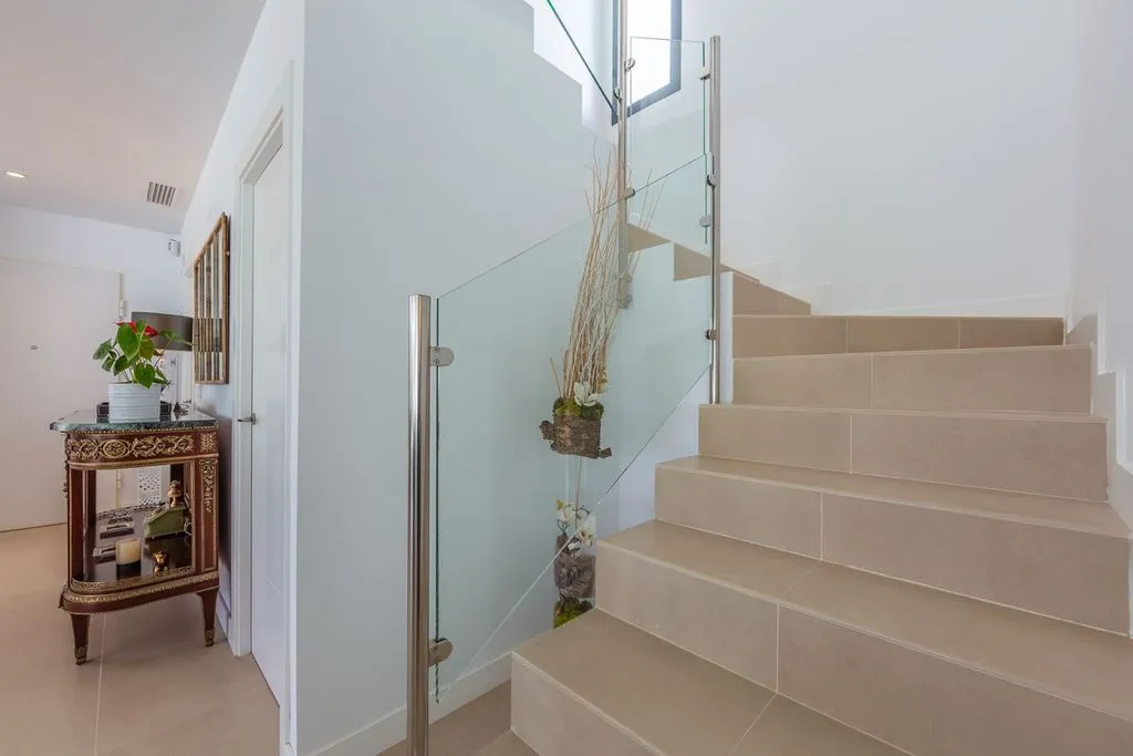 Pièces - Contemporary Villa with Sea View in La Duquesa