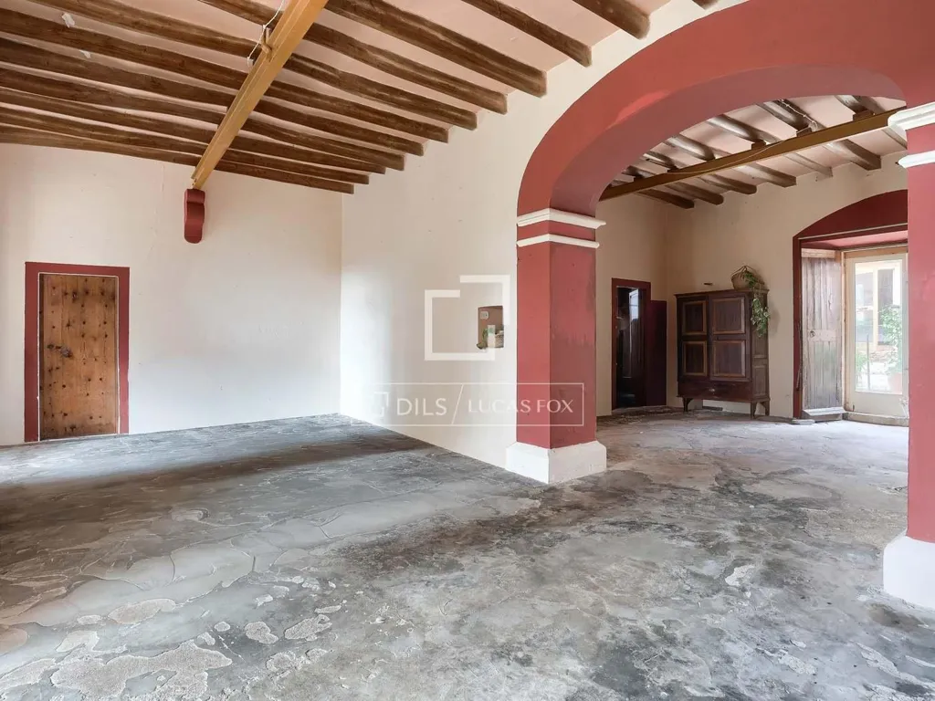 Pièces - Historic Estate with Equestrian Potential in Llucmajor