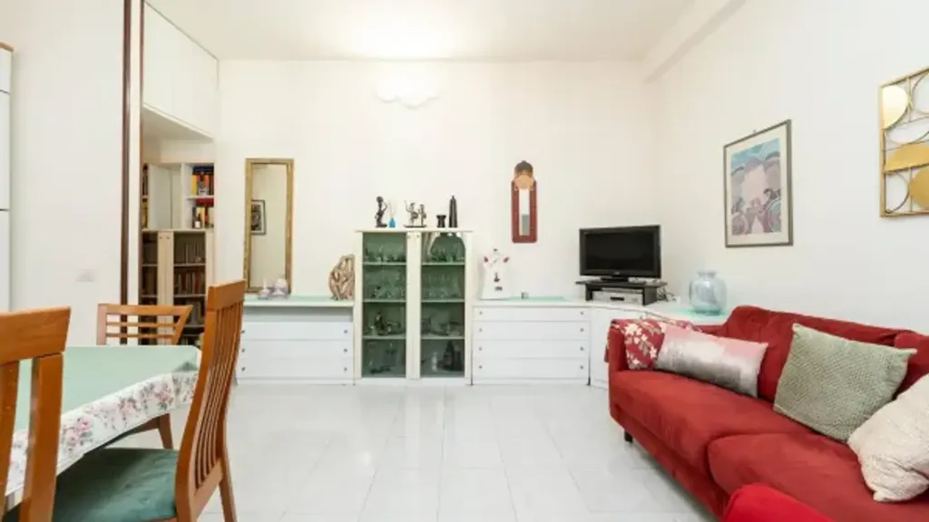 Soggiorno - Two-Bedroom Apartment with Loft in Milan