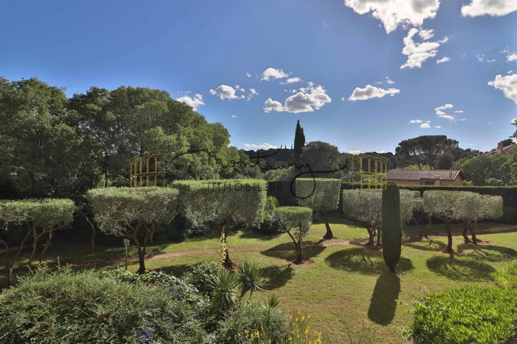 Aed - Spacious 4-Bed Apartment with Terrace in Route de Sauve