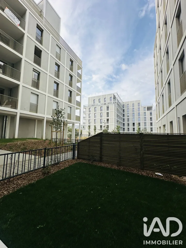 Garden - T2 Apartment with Balcony in Orly
