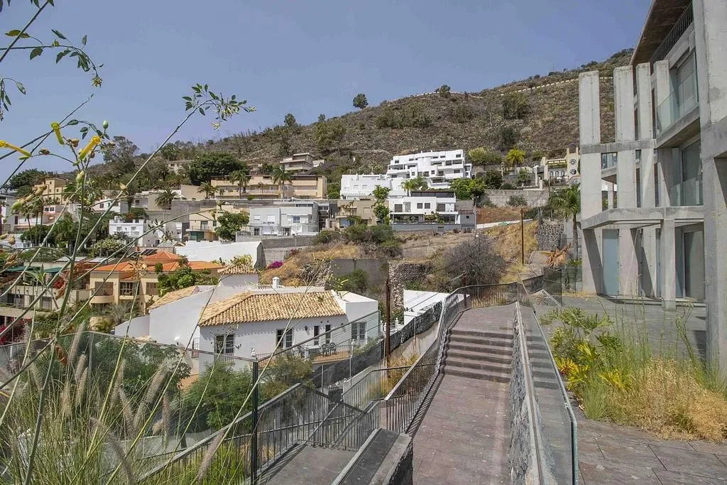 Balcon - Contemporary Townhouse with Pool in Ifara