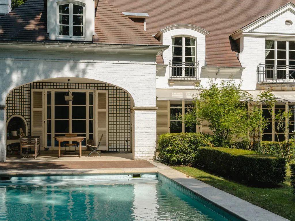Bassein - Classic Villa with Pool in Kraainem