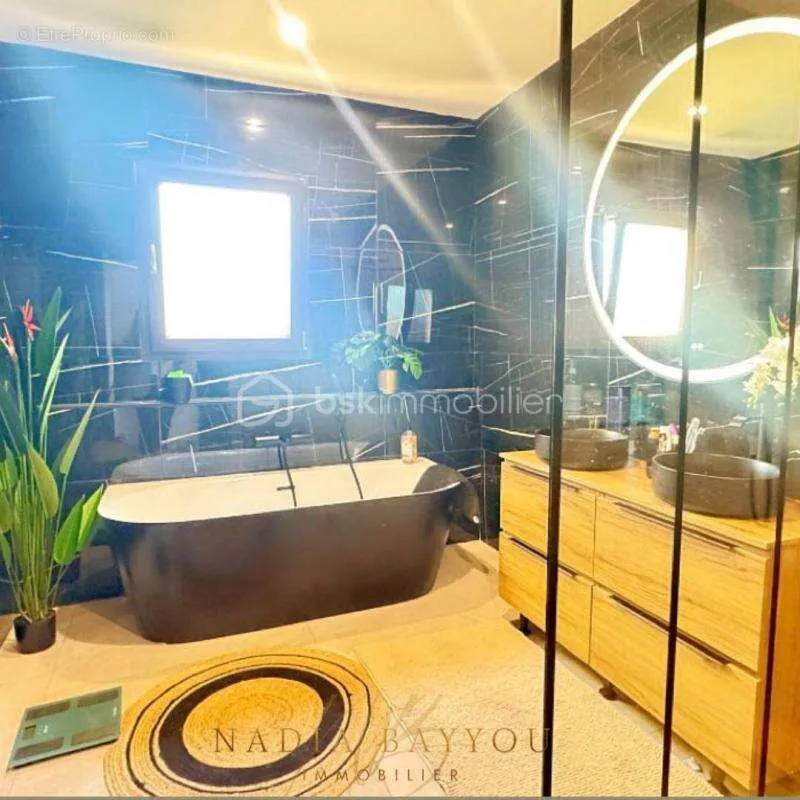 Bathrooms - Contemporary Villa with Panoramic View in Exclusive Setting