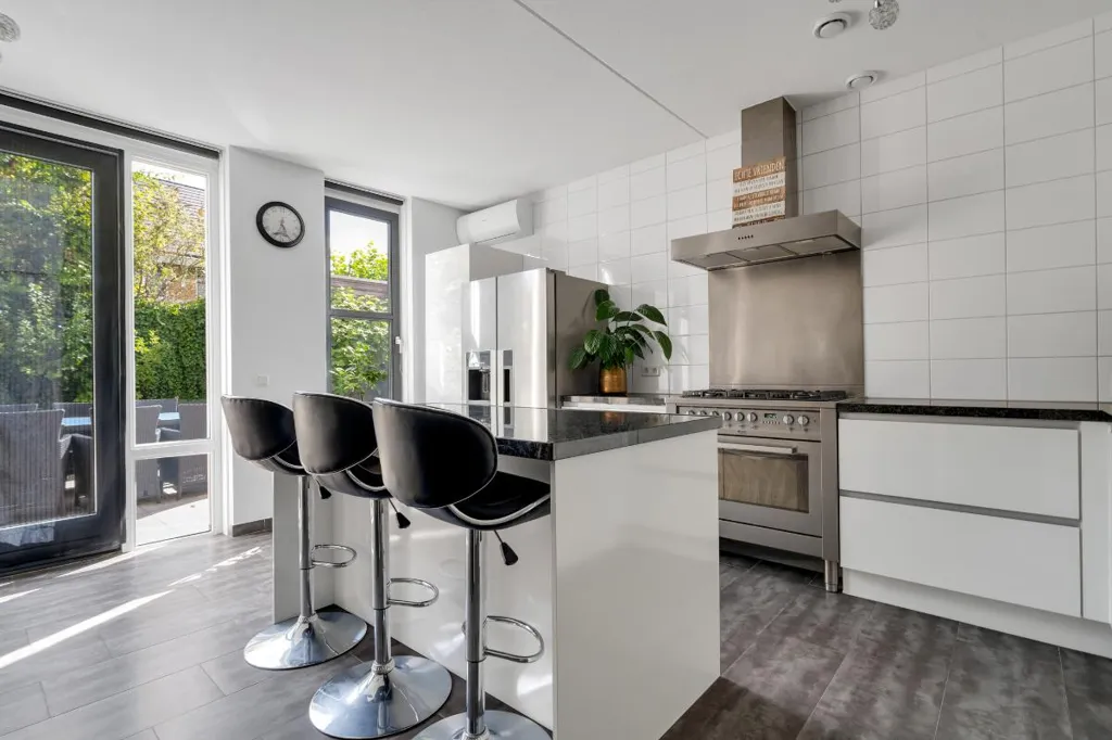 Köök - Estate-Ready House with Garden in Enschede