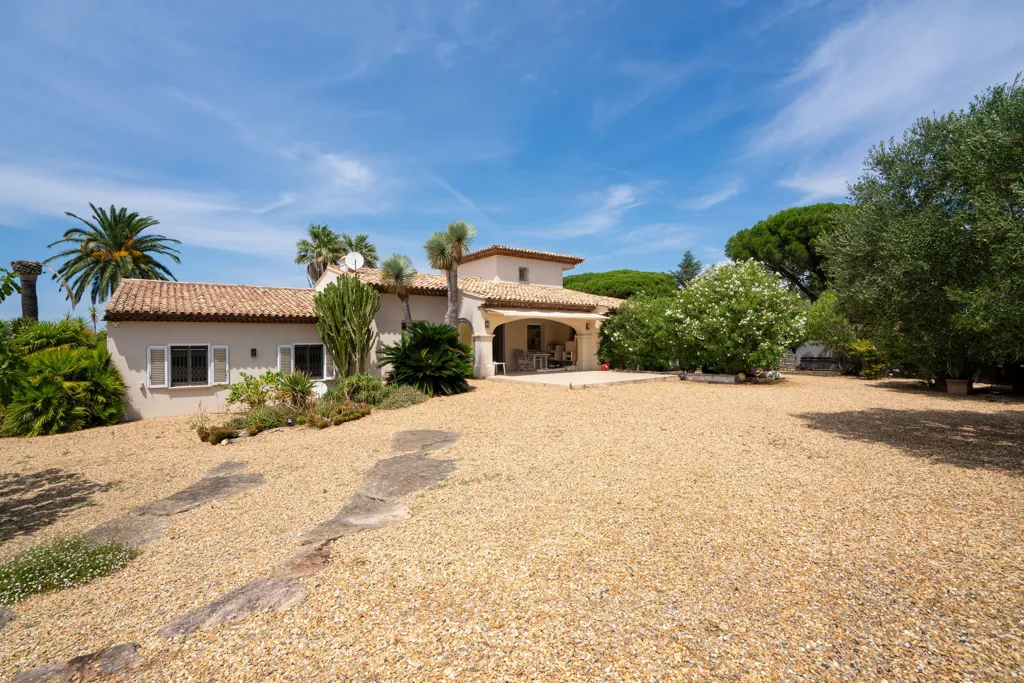 Välivaade - Villa with Sea View in Saint-Tropez