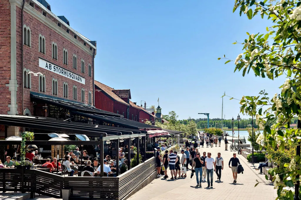 Three-Bedroom Apartment with Balcony in Nyköping