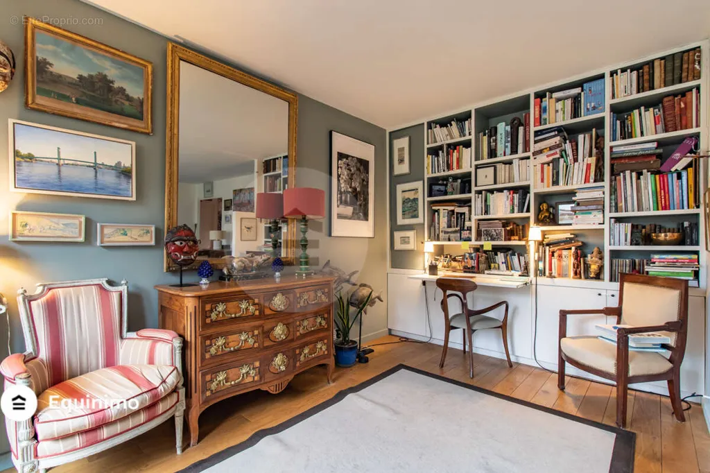 Bureau - Appartement Traversant avec Balcon à Paris