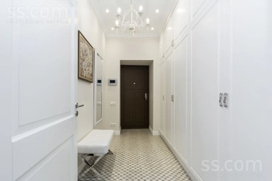 Esik - Modern Apartment with Courtyard View in Riga Centre