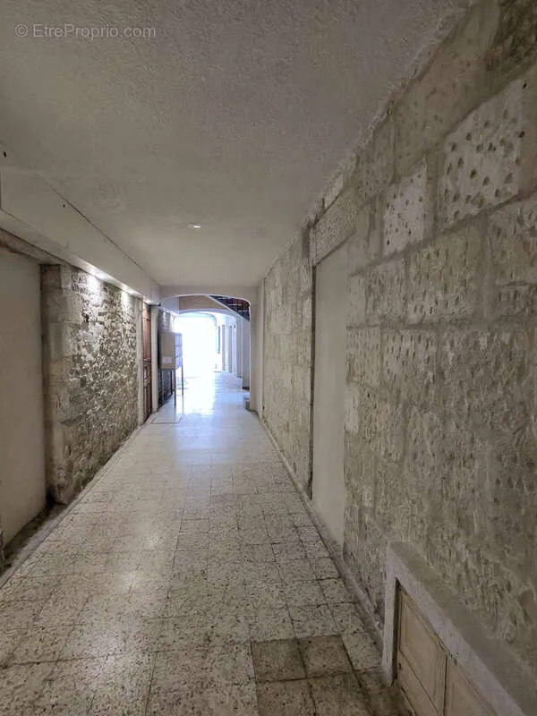 Ingresso - Central 2-Bed Flat near Nîmes Art School