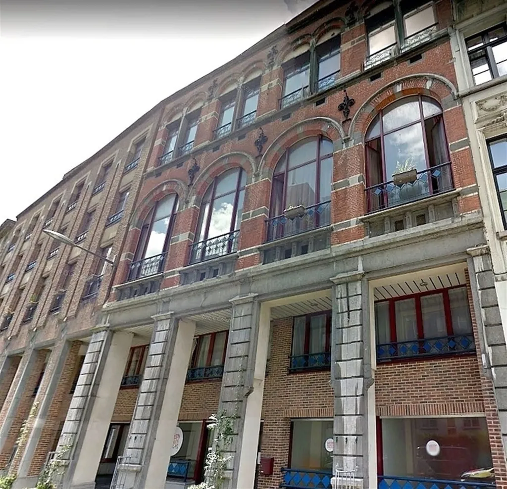 Esterno - Duplex with High Ceilings near Squares District