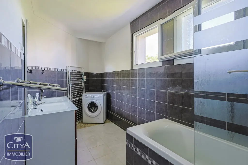 Vannitoad - 3-Bed Apartment with View in Pau