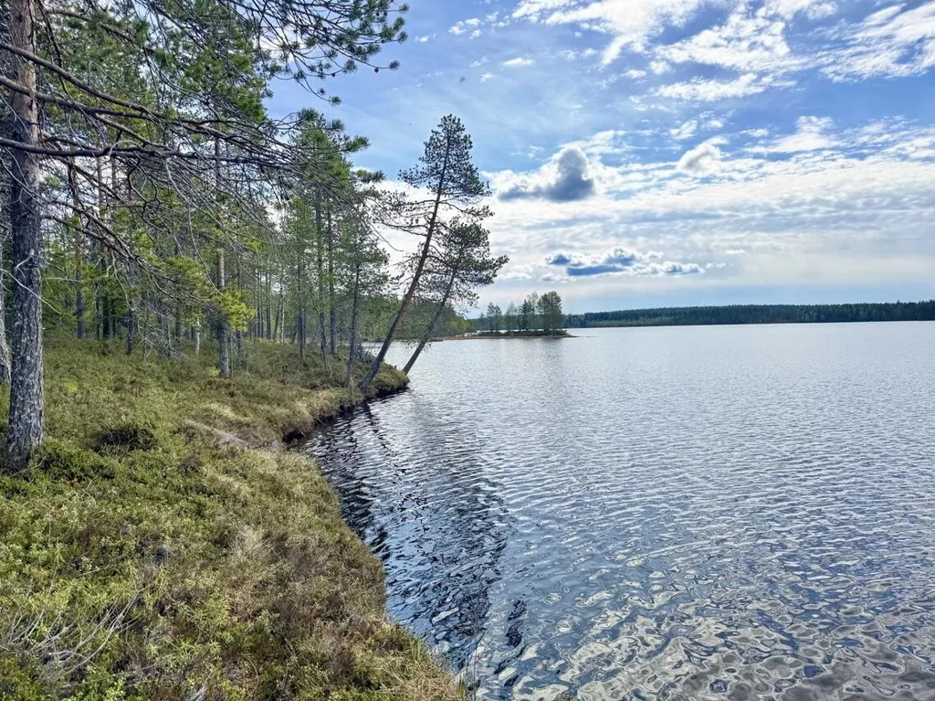 Jardin - Unbuilt Plot with Lakefront in Kuusamo
