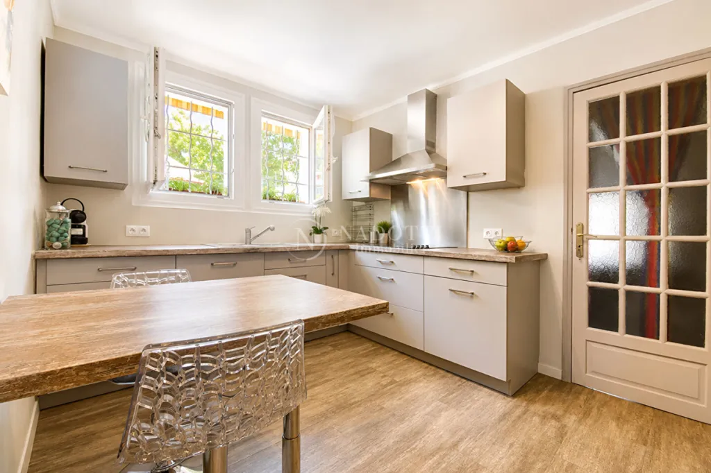 Köök - 3-Bedroom Villa with Veranda in Gargas