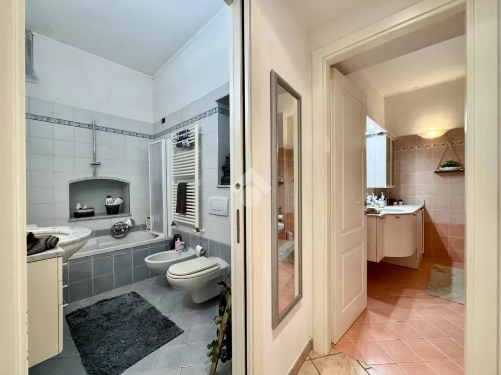 Salles de bain - Quadrilocale with Sea View Balcony in Noli