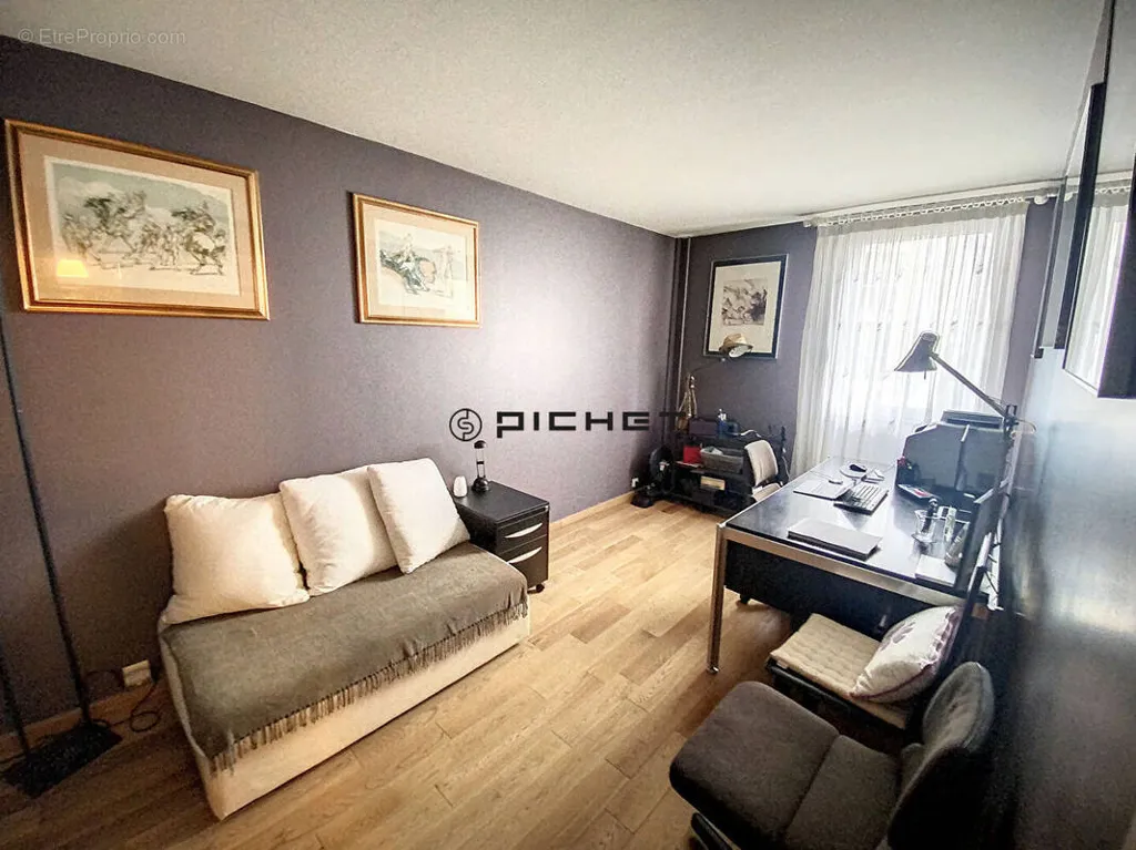 Séjour - Appartement 4 Pièces avec Parking à Saint-Denis