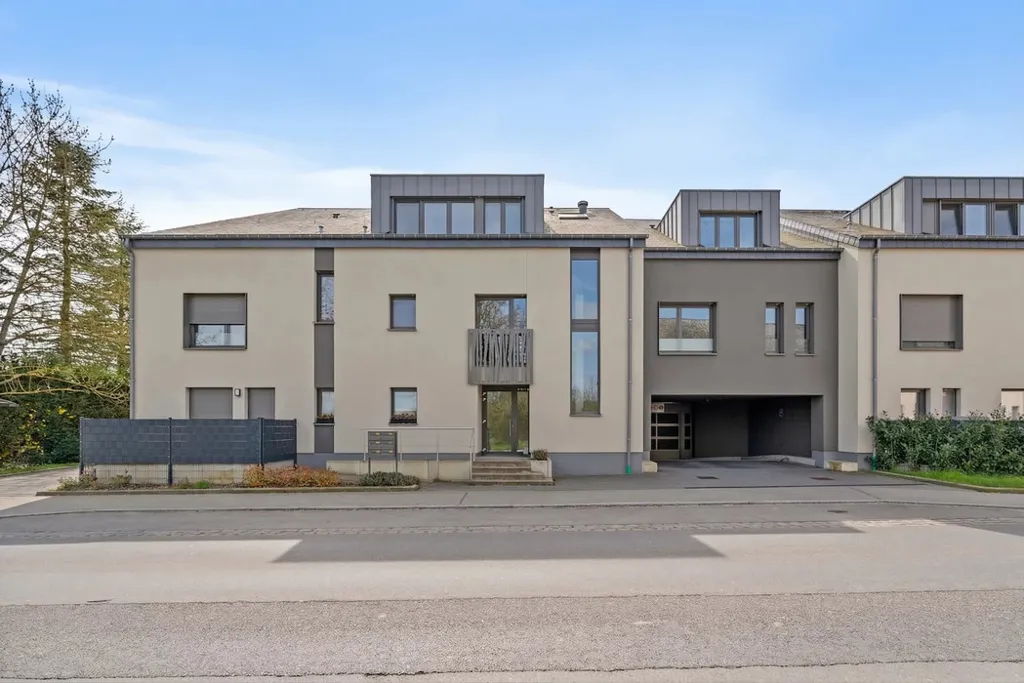 Välivaade - Modern Duplex with South-Facing Terrace in Oetrange