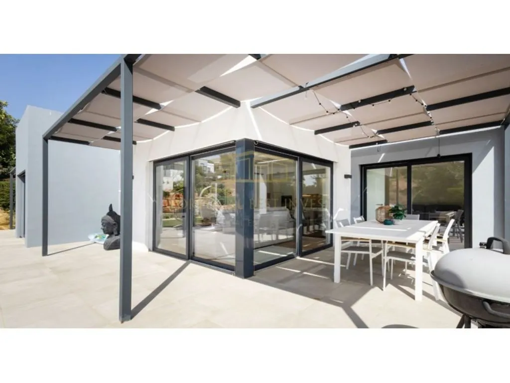 Terrasse - Contemporary Semidetached House with Pool in Lagoa