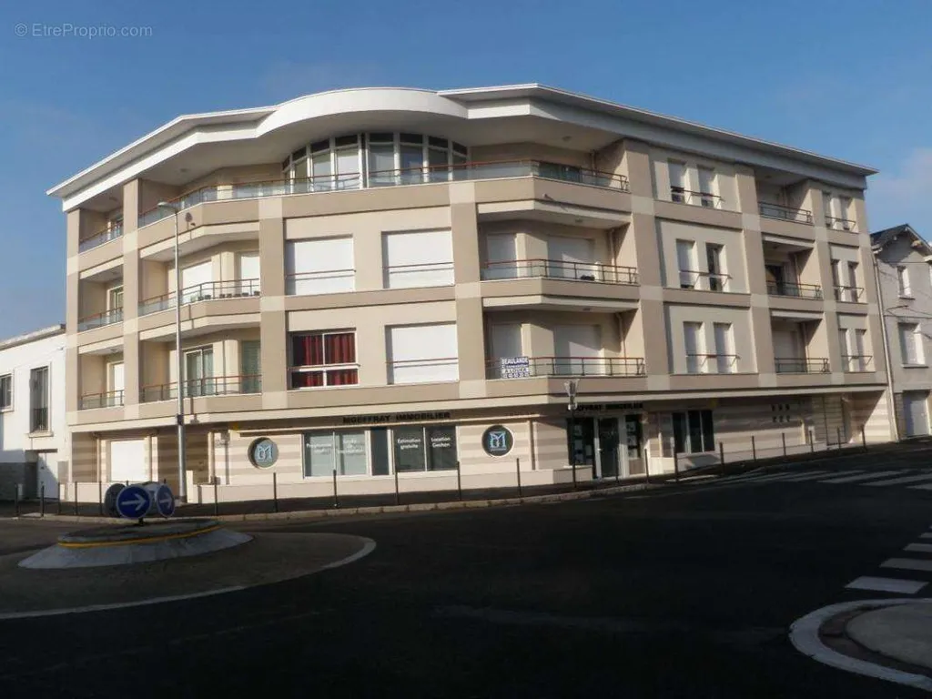 Extérieur - Local Mixte avec Salle d'Archivage dans le Quartier Hauts-Pavés à Nantes