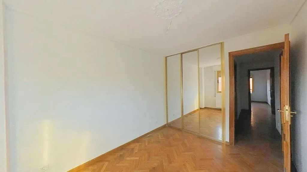 Pièces - 2-Bedroom Flat with Metro Access in Numancia