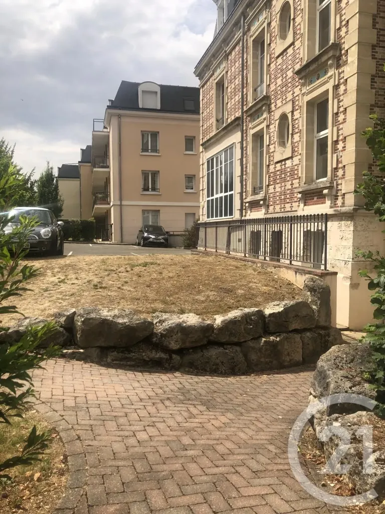 Aed - 2-Bedroom Flat with Private Parking in Chartres