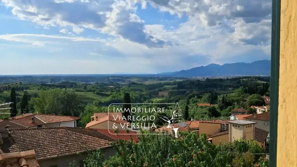 Terrasse - 4-Bedroom Apartment with Valley View in Capannoli