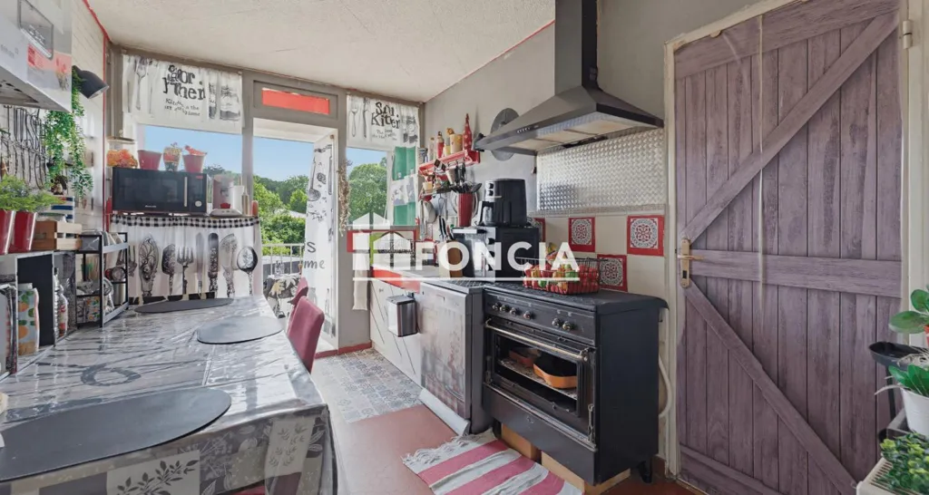 Cuisine - Appartement 4 Pièces avec Loggia à Bruges Centre