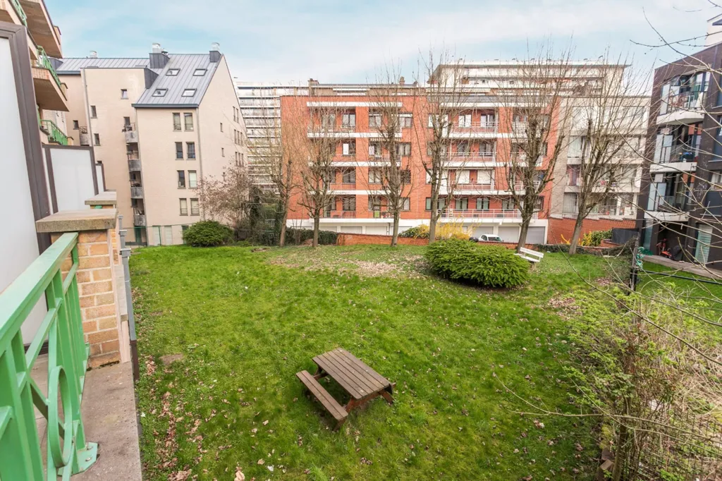Jardin - Appartement avec Balcons dans le Calme à Ganshoren