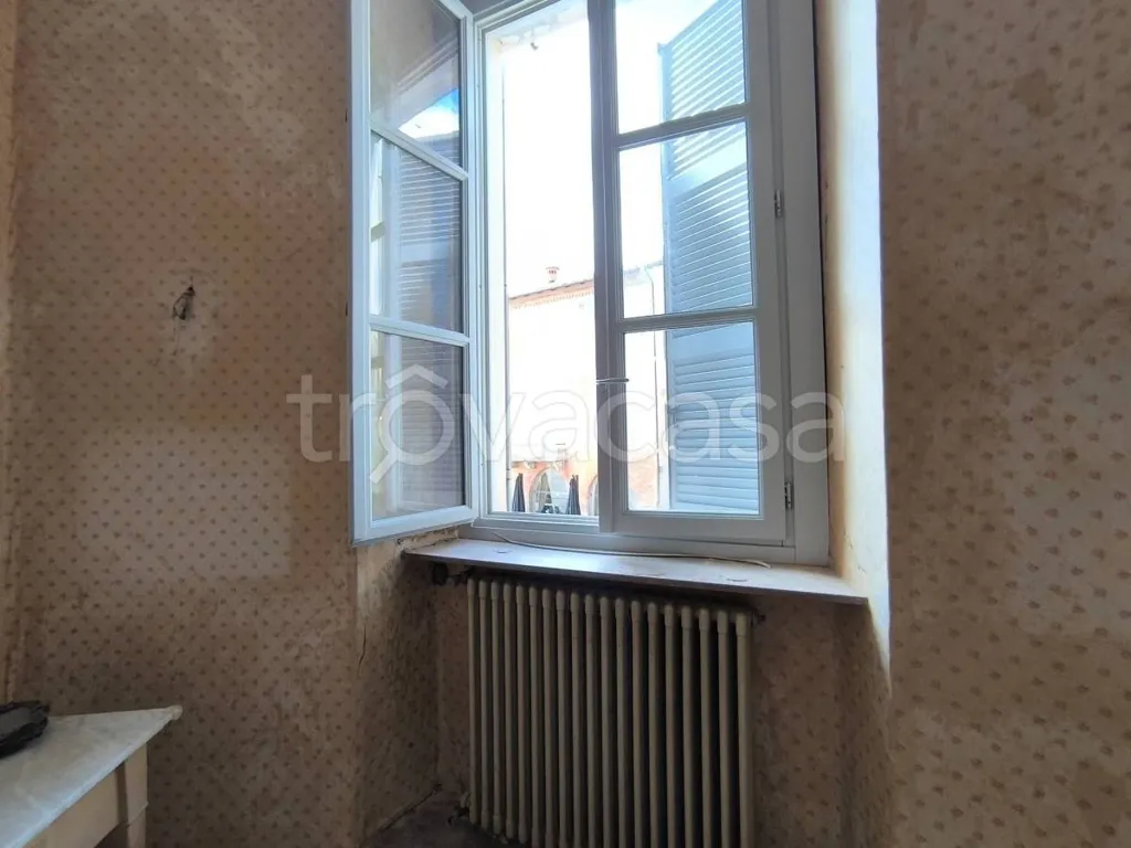 Pièces - Historic Apartment with Piazza View in Mondovì