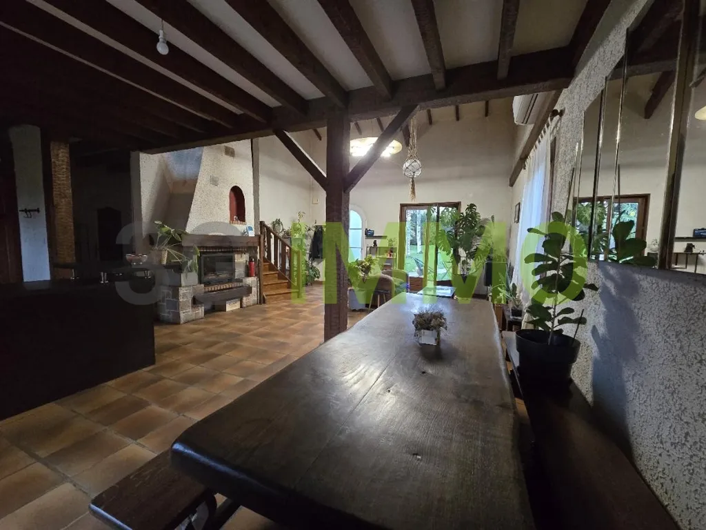 Salle à manger - Maison détachée avec terrasses à Néronde sur Dore