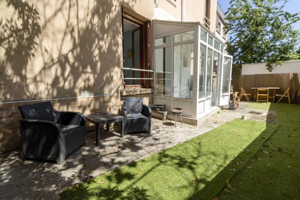 Garden - Apartment with Private Courtyard in Vitry-sur-Seine