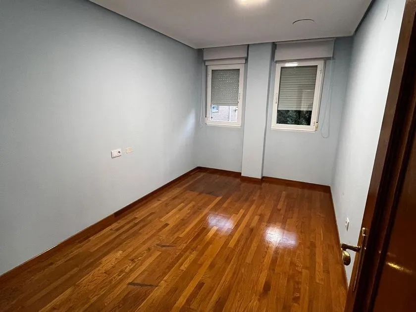 Pièces - Apartment with Balcony in Fuentes Nuevas, León