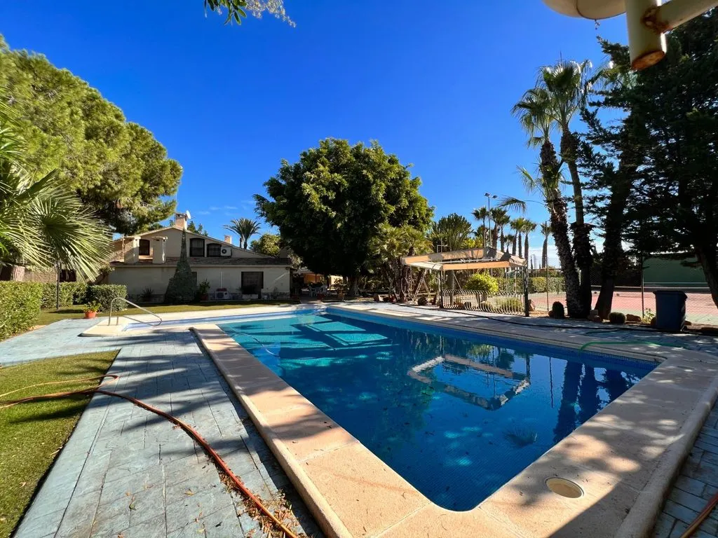 Bassein - Detached House with Pool in Elche
