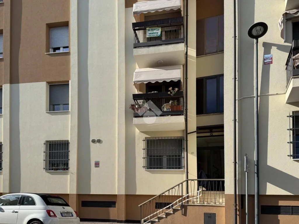 Välivaade - 4-Room Apartment with Balcony in Ferrara