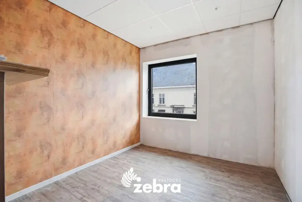 Rooms - Commercial Property with Private Flat in Pittem Centre
