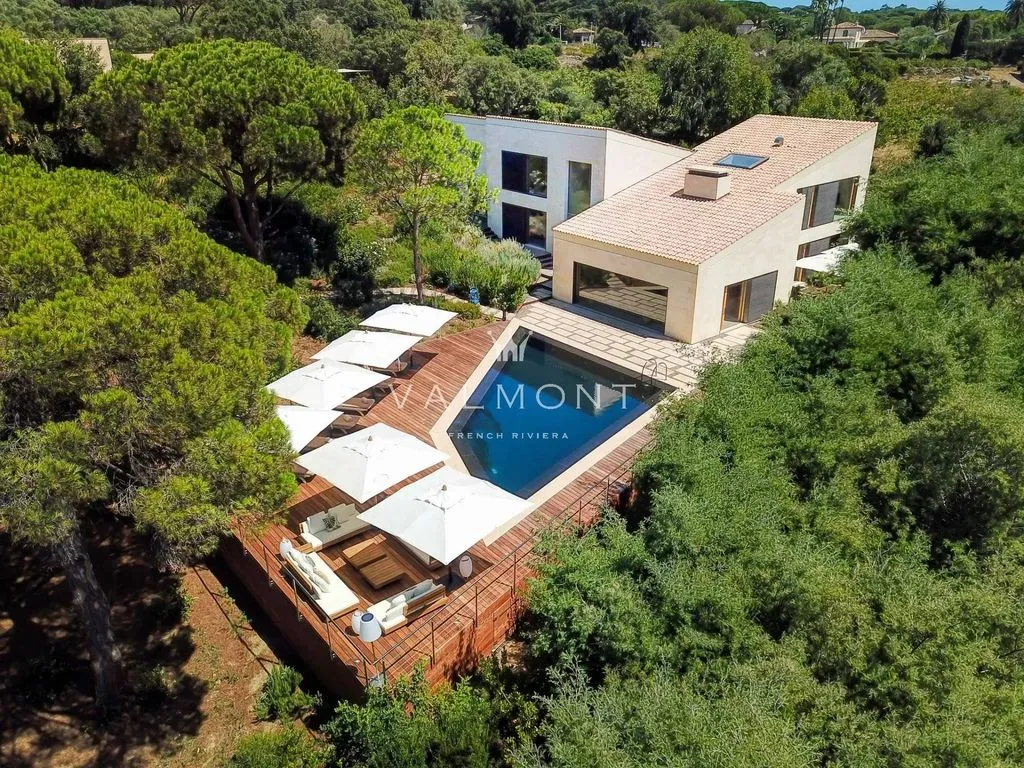 Vue aérienne - Villa Luxueuse avec Vue Mer à Saint-Tropez