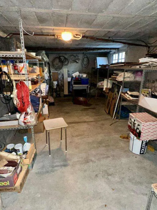 Garage - Pavillon Spacieux avec Jardin à VILLEMANDEUR