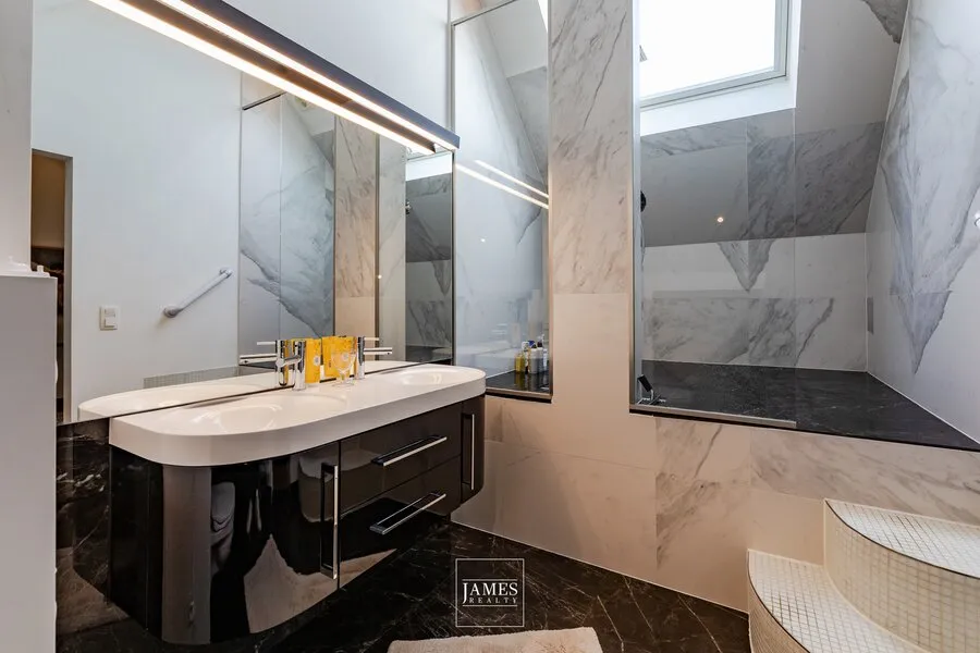 Vannitoad - Duplex Penthouse with Terraces in Uccle
