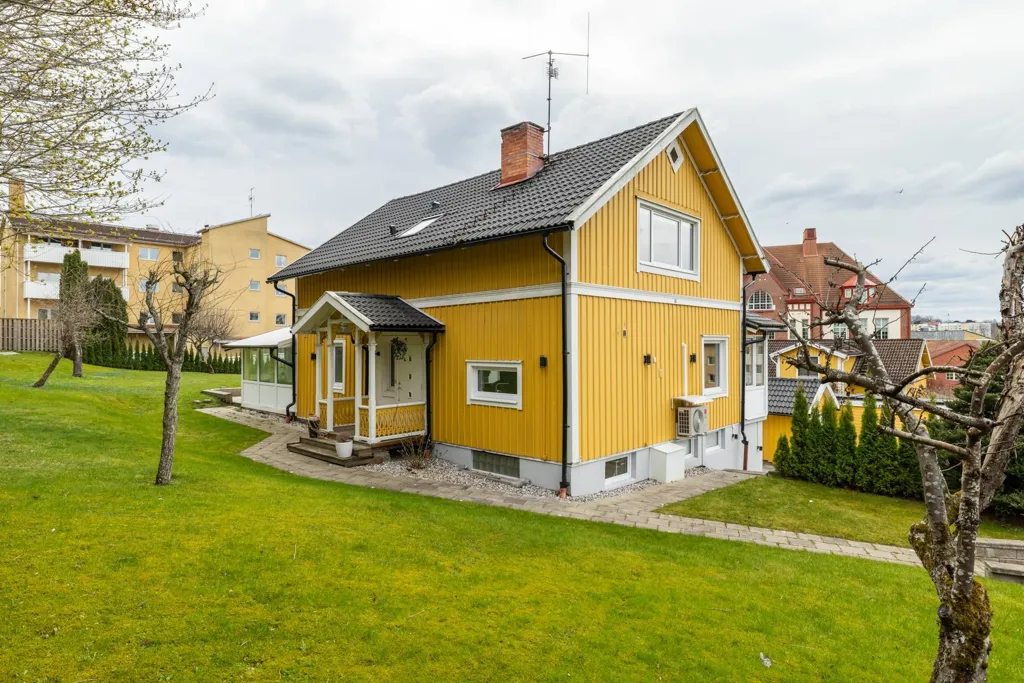 Välivaade - Two-Home Estate with Generous Outdoor Space in Jönköping