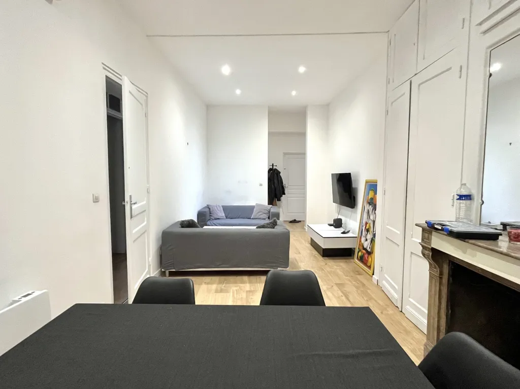 Salle à manger - Appartement Meublé 7 Pièces avec Hauteurs sous Plafond à Lille