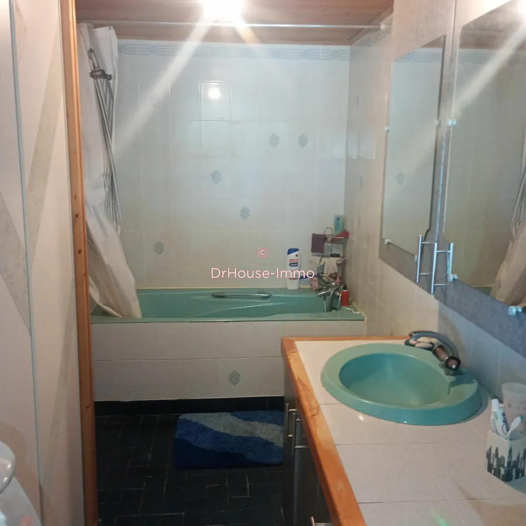 Salles de bain - Maison de vigne avec terrasse à Chadrac
