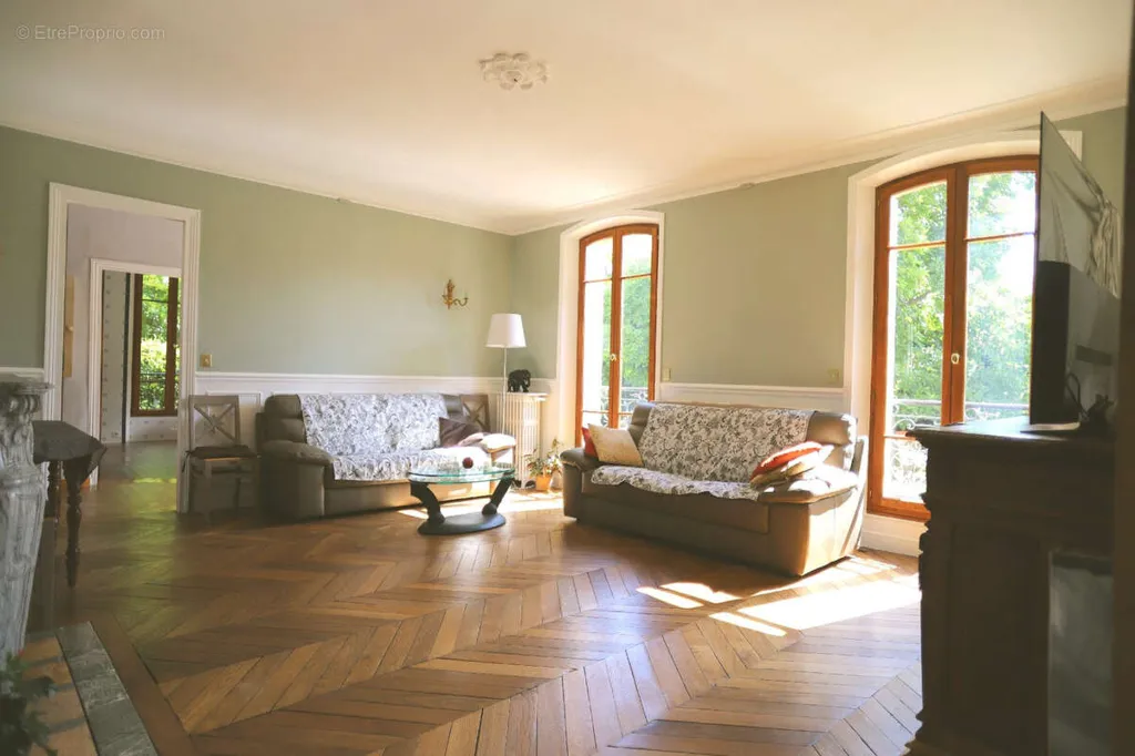 Séjour - Meulière avec Jardin dans le Quartier de la Hacquinière à Bures-sur-Yvette